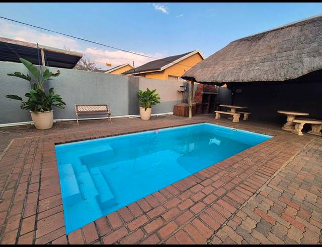 2 BEDROOM APARTMENT FOR SALE IN RACEVIEW